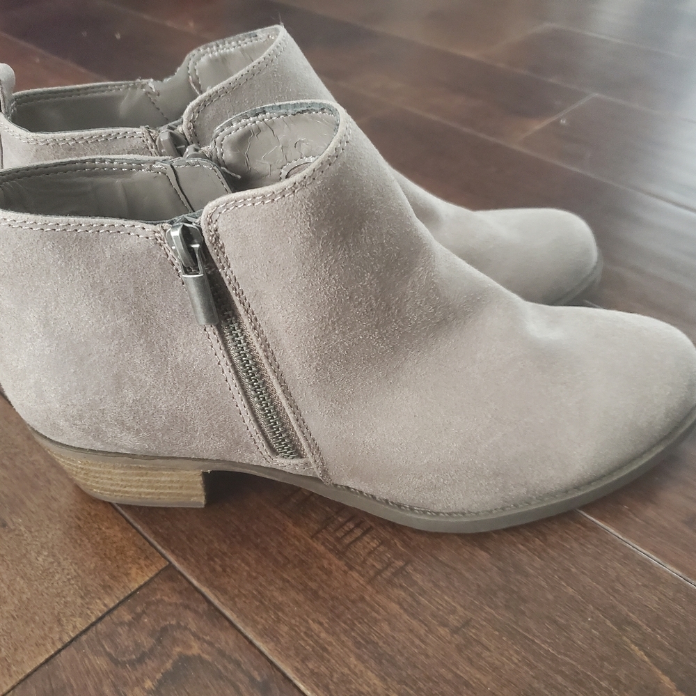 Carlos suade tan booties with zippers on both size New with tags size 9.5